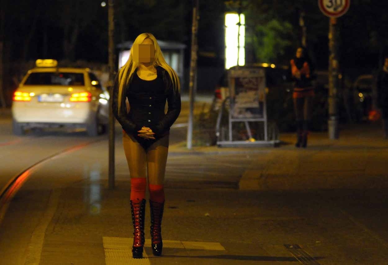 Wo  finden  a prostituierte in Ahrensburg, Deutschland